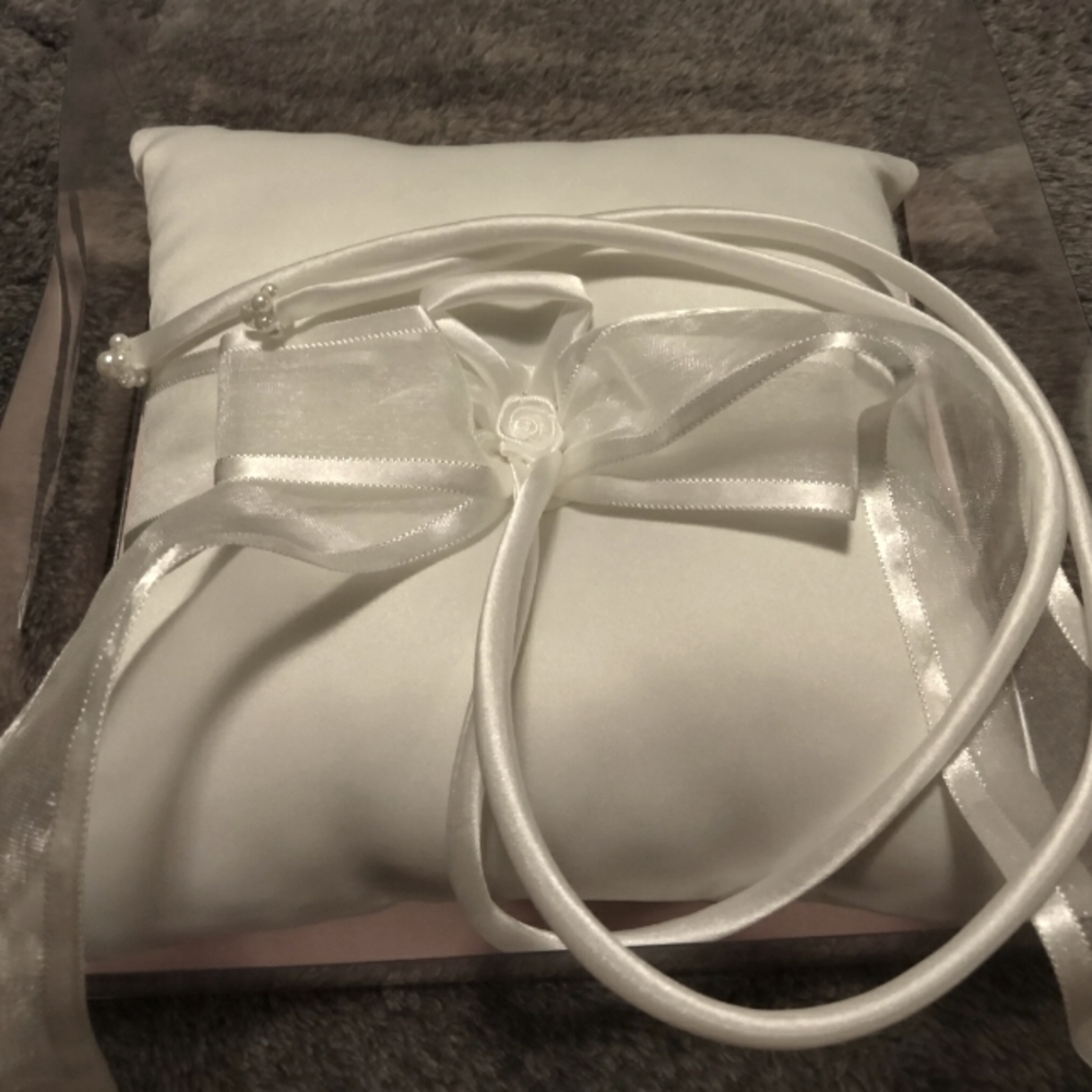 Light Ivory Wedding Ring Pillow 1